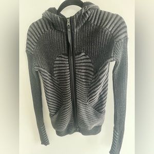 Lulu Lemon Zip-up sweater hoodie. Size 4